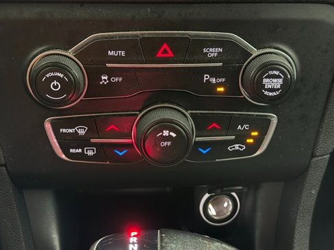 Used 2020 Dodge Charger SXT w/ Leather Interior Group image 19