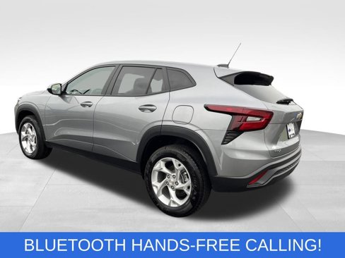 Used 2024 Chevrolet Trax LS w/ LS Convenience Package image 3