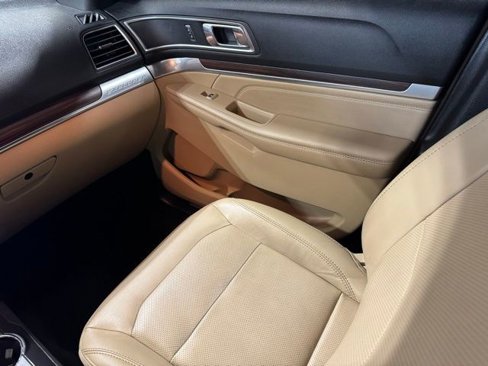 Used 2017 Ford Explorer Limited image 28