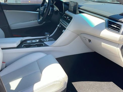 Used 2025 Genesis G70 2.5T image 31