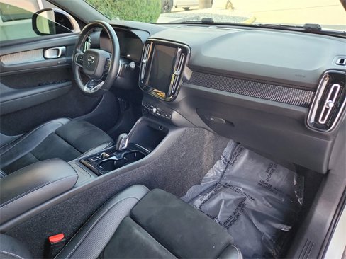 Used 2020 Volvo XC40 T5 R-Design image 18
