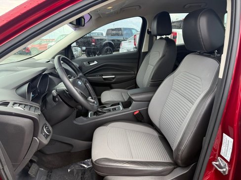 Used 2017 Ford Escape Titanium image 5