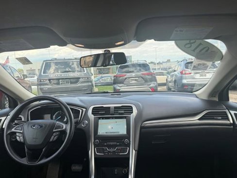 Certified 2018 Ford Fusion SE image 25