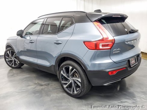Used 2020 Volvo XC40 T4 R-Design image 8