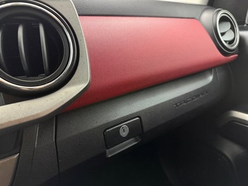 Used 2017 Toyota Tacoma SR5 image 21