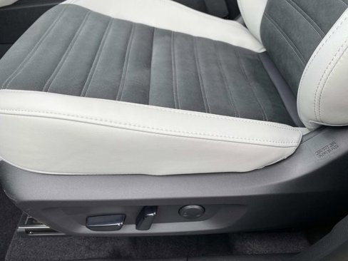 New 2025 Mitsubishi Outlander AWD image 10