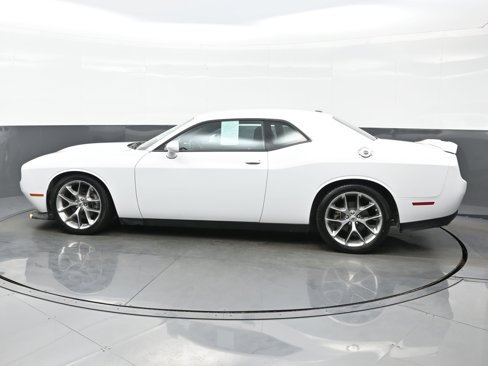 Used 2022 Dodge Challenger GT image 3