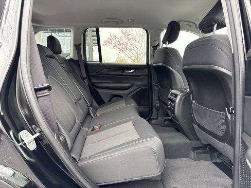 Used 2023 Jeep Grand Cherokee Laredo w/ Luxury Tech Group I image 17