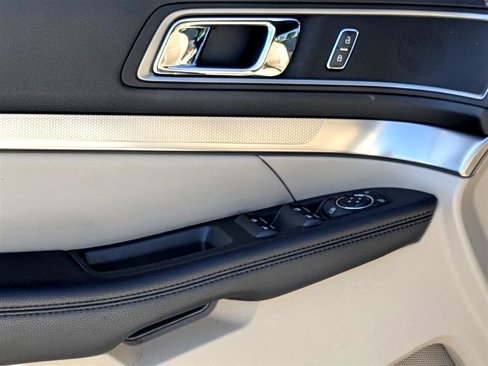Used 2018 Ford Explorer XLT w/ Equipment Group 202A image 13
