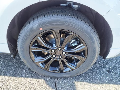 Used 2024 Ford Edge SE w/ Black Appearance Package image 8