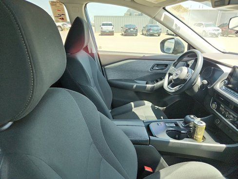 Used 2023 Nissan Rogue S image 9