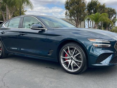 Used 2025 Genesis G70 2.5T image 1