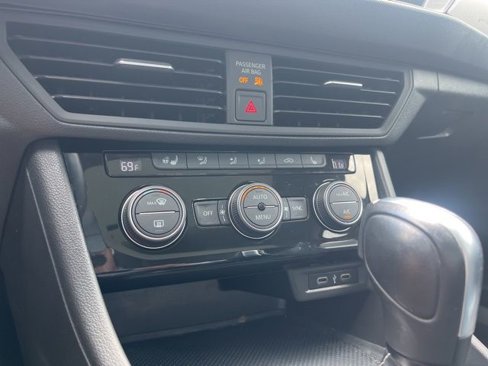 Certified 2021 Volkswagen Jetta SE image 24
