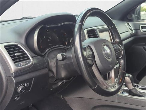 Used 2021 Jeep Grand Cherokee Laredo image 9