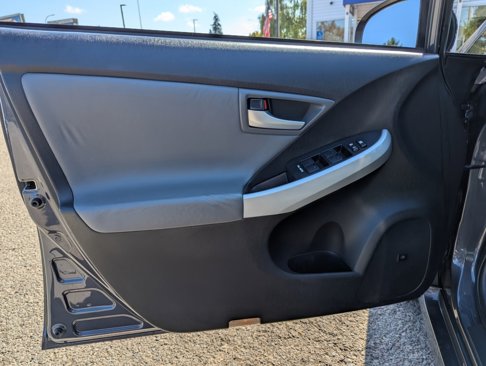 Used 2014 Toyota Prius Five image 10