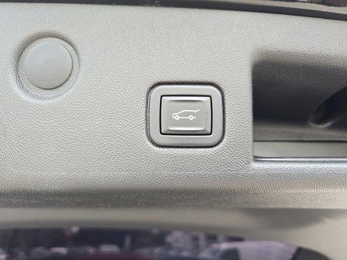 Used 2020 Chevrolet Equinox LT w/ Midnight Edition image 35