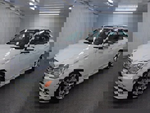 Used 2010 Mercedes-Benz C 300 4MATIC Sedan image 3