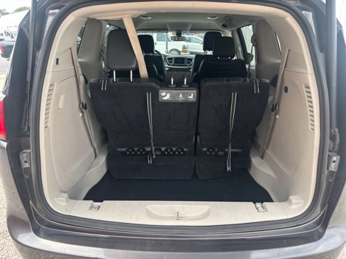 Used 2018 Chrysler Pacifica Touring-L image 5