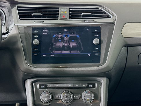 Used 2018 Volkswagen Tiguan SE w/ Panoramic Sunroof Package image 23