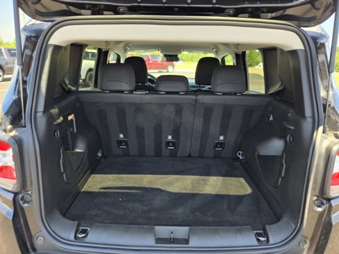 Used 2023 Jeep Renegade Latitude image 14