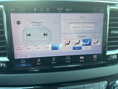 Used 2023 Chrysler Pacifica Touring-L image 23