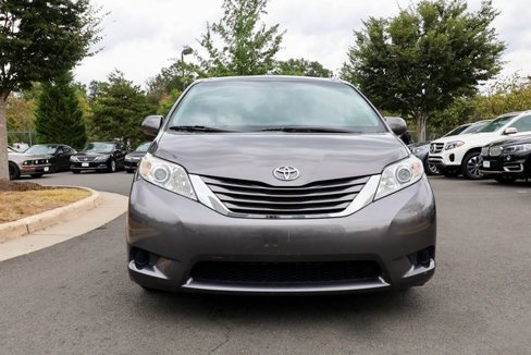Used 2015 Toyota Sienna LE image 2