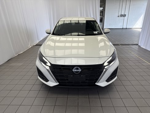 Used 2023 Nissan Altima 2.5 SV image 2