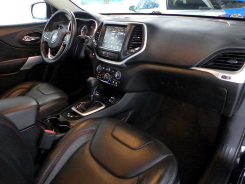 Used 2018 Jeep Cherokee Trailhawk w/ Quick Order Package 27L image 11