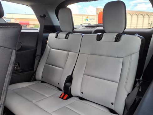 Used 2021 Ford Explorer XLT w/ XLT Sport Appearance Package image 17
