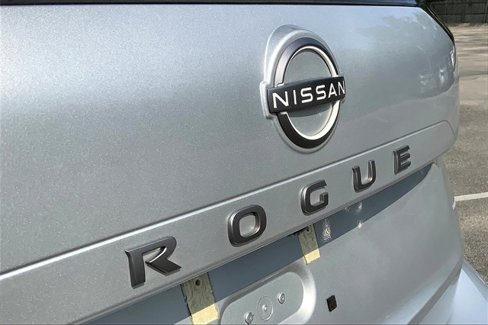 Used 2024 Nissan Rogue S image 29
