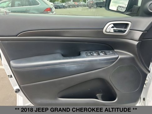 Used 2018 Jeep Grand Cherokee Altitude image 15