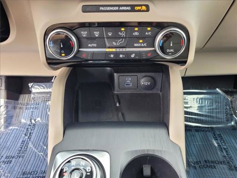 Certified 2022 Ford Escape SEL w/ Technology Package image 21