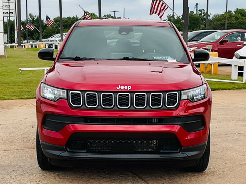 Used 2025 Jeep Compass Sport image 2