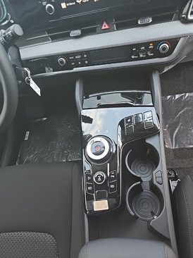 New 2025 Kia Sportage LX image 9