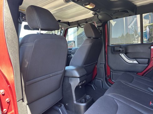 Used 2013 Jeep Wrangler Unlimited Rubicon image 20