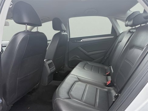 Used 2015 Volkswagen Passat 1.8T Wolfsburg Edition image 15