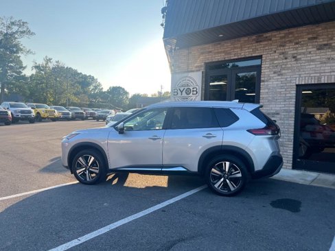 Used 2021 Nissan Rogue SL w/ Premium Package image 2