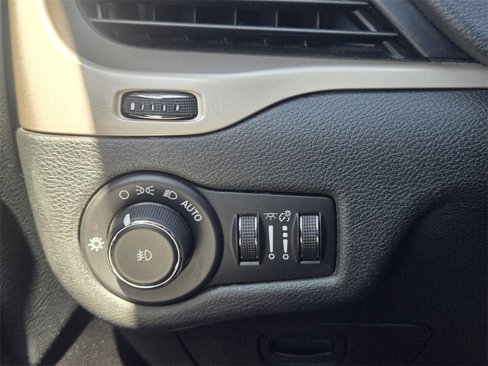 Used 2016 Jeep Cherokee Latitude w/ Safety/Convenience Group image 16