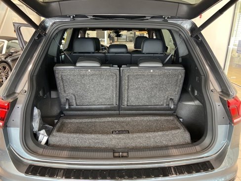 Used 2024 Volkswagen Tiguan SE R-Line image 19