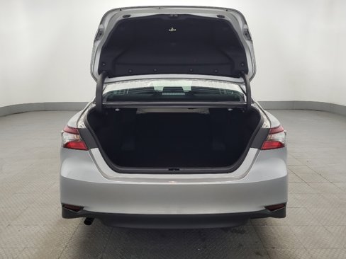Used 2021 Toyota Camry LE image 29