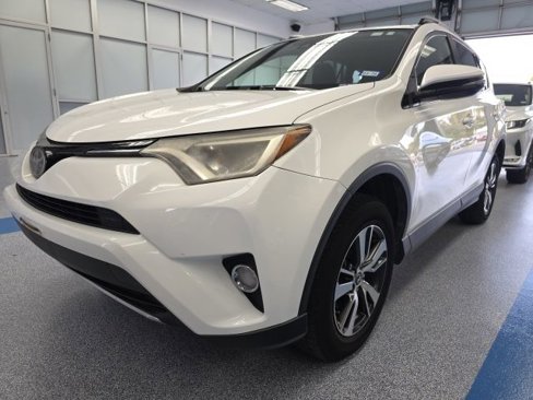 Used 2018 Toyota RAV4 XLE image 4