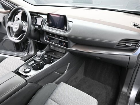 Used 2023 Nissan Rogue SV image 41