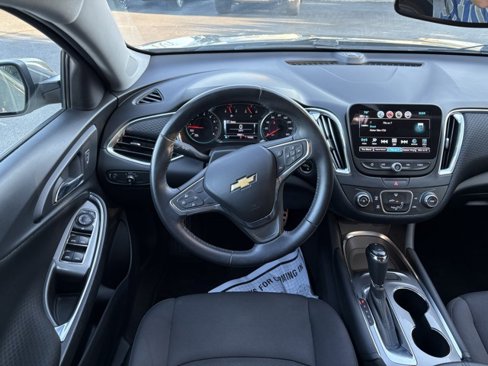 Used 2017 Chevrolet Malibu LT image 22