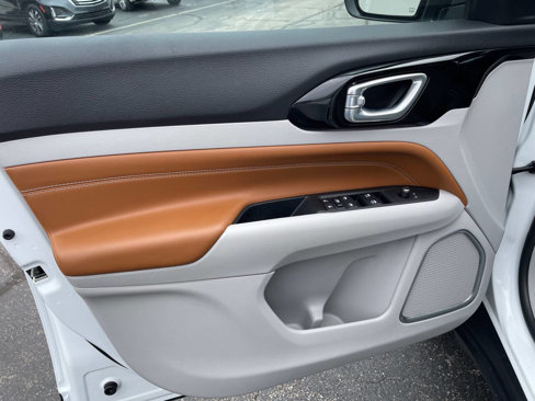 Used 2022 Jeep Compass Limited image 11