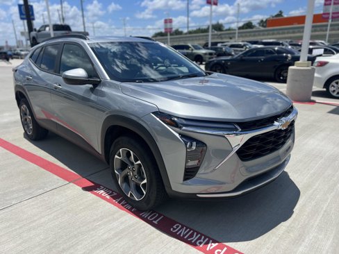 Used 2024 Chevrolet Trax LT image 1
