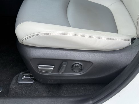Used 2021 Toyota RAV4 XLE Premium image 15