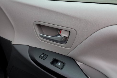 Used 2015 Toyota Sienna LE image 43