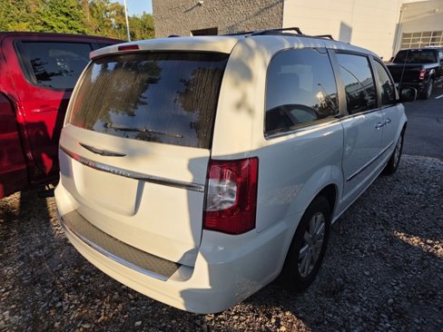 Used 2016 Chrysler Town & Country Touring w/ Driver Convenience Group image 5