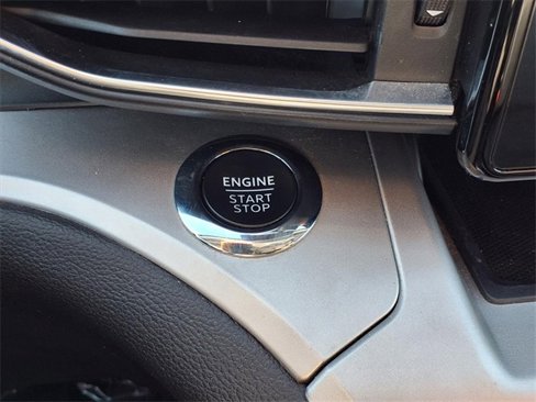 Used 2022 Ford Explorer XLT w/ Equipment Group 202A image 5