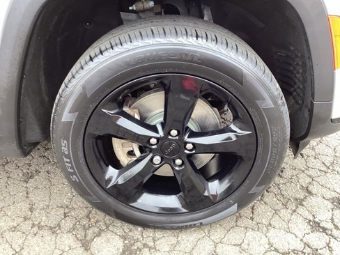 Used 2021 Jeep Grand Cherokee L Laredo image 12